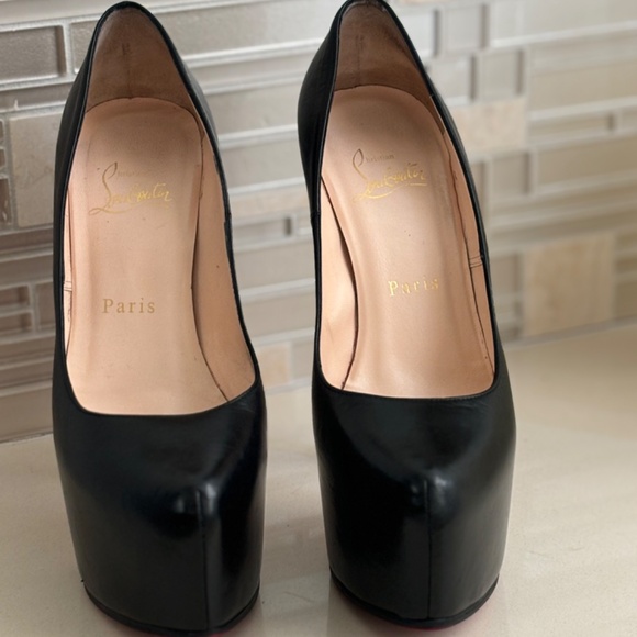 Daffodil Louboutin - Picture 7 of 8